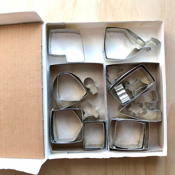 Vintage Gingerbread Bake Set Miniature Village by Fox Run Craftsmen - Picture 3 of 6